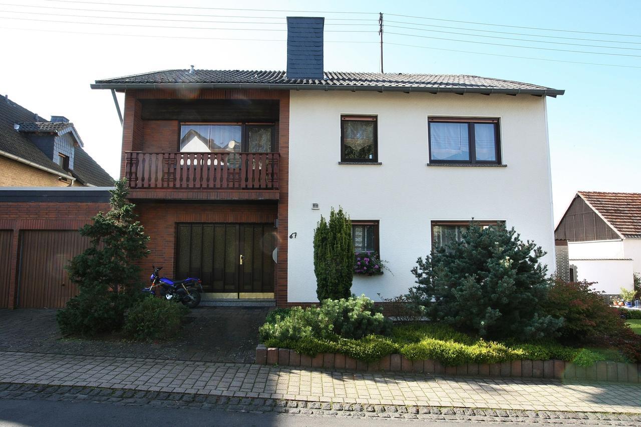 Gaestehaus-Moeseler Barweiler Exteriör bild